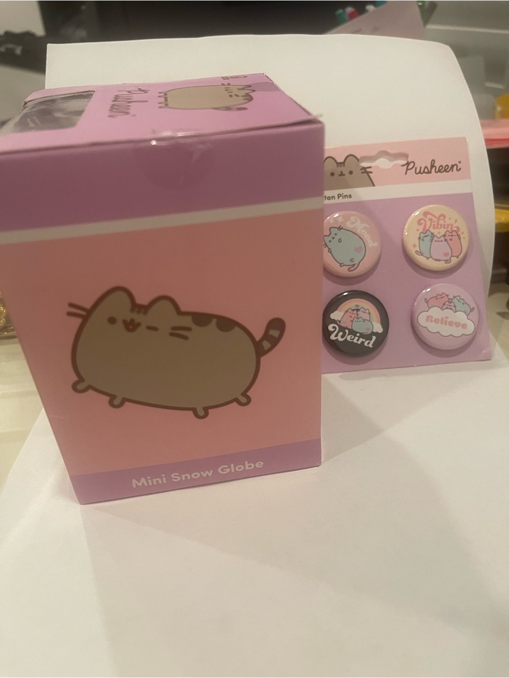 Pusheen Pink Mini Snow Globe Gift Set with Button Pins BOTH BRAND NEW